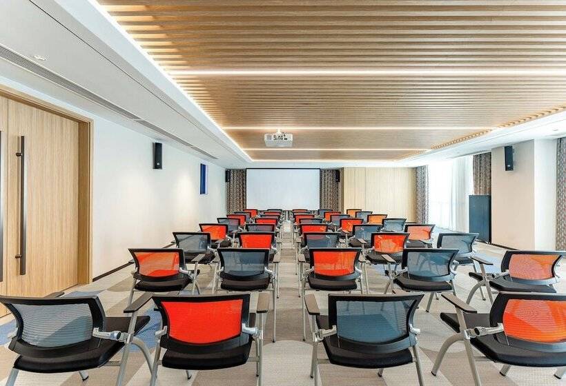 Отель Holiday Inn Express Haimen City Center, An Ihg