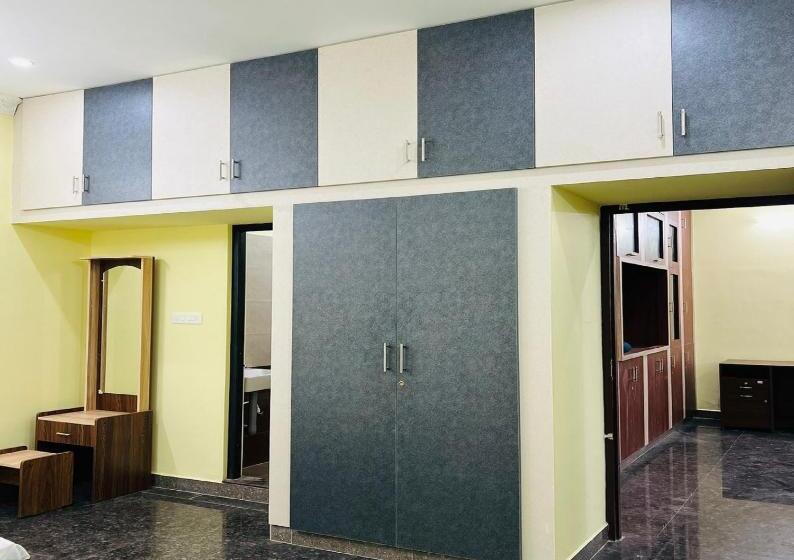 هتل Monisha Luxury Homestay