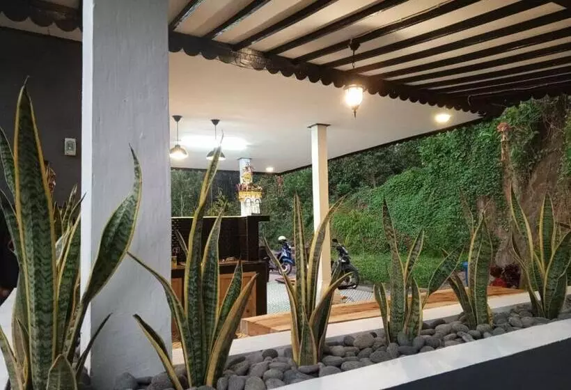 Majatalo Kubu D  Teba