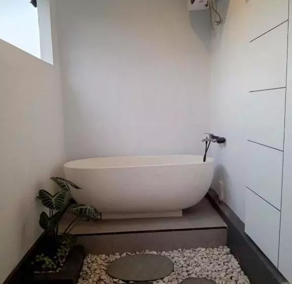 Majatalo Kubu D  Teba