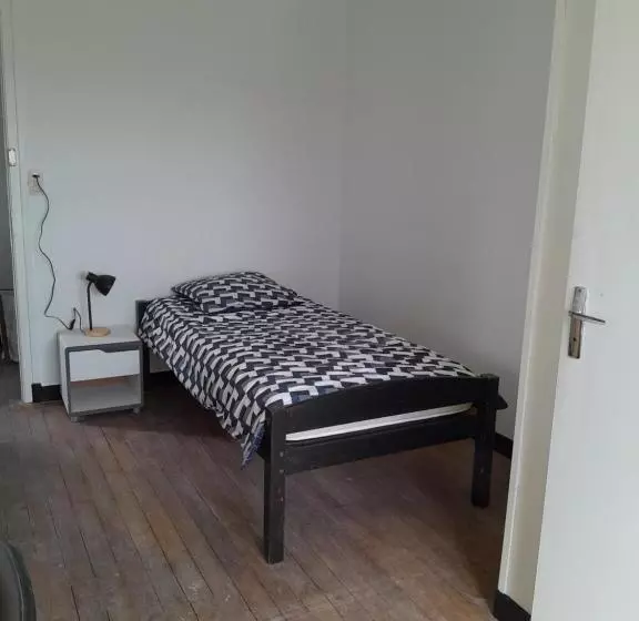 Hostel Chambre Au Calme