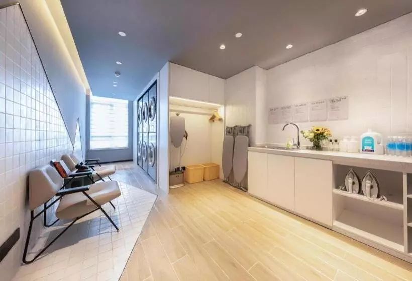 Atour Hotel North Qingdao Railway Station Middle Chongqing Road