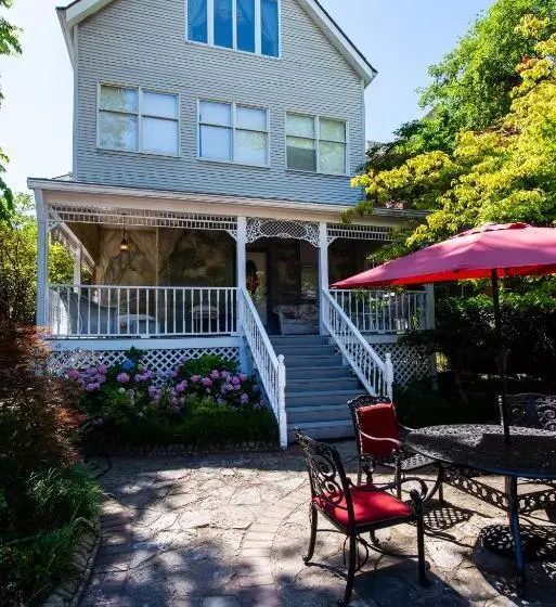 Central Park Bed & Breakfast