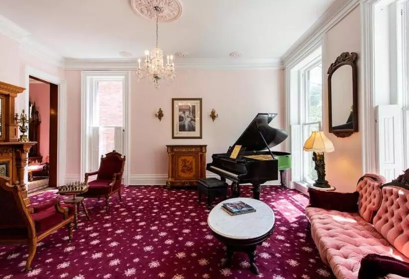 Central Park Bed & Breakfast