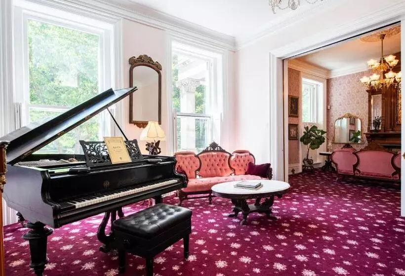 Central Park Bed & Breakfast