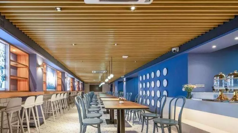 Hotelli Country Inn & Suites By Radisson Shantou 1981 The Mixc Railway Station