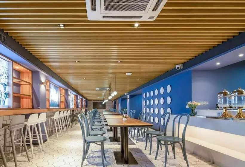 Hotelli Country Inn & Suites By Radisson Shantou 1981 The Mixc Railway Station