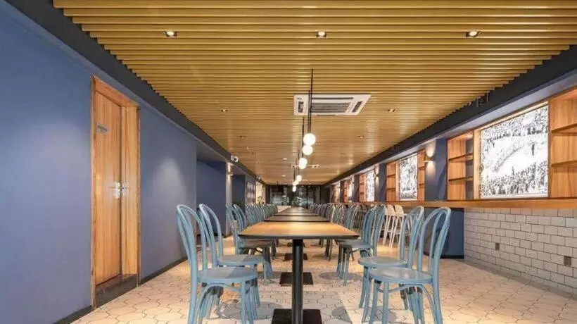Hotelli Country Inn & Suites By Radisson Shantou 1981 The Mixc Railway Station