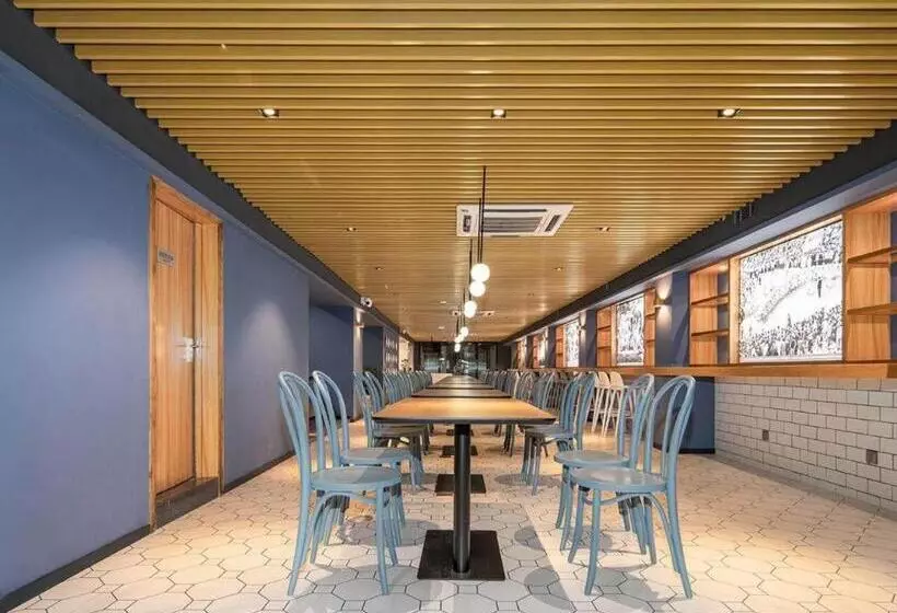 Hotelli Country Inn & Suites By Radisson Shantou 1981 The Mixc Railway Station