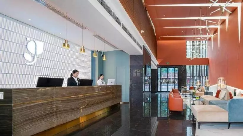 Hotelli Country Inn & Suites By Radisson Shantou 1981 The Mixc Railway Station