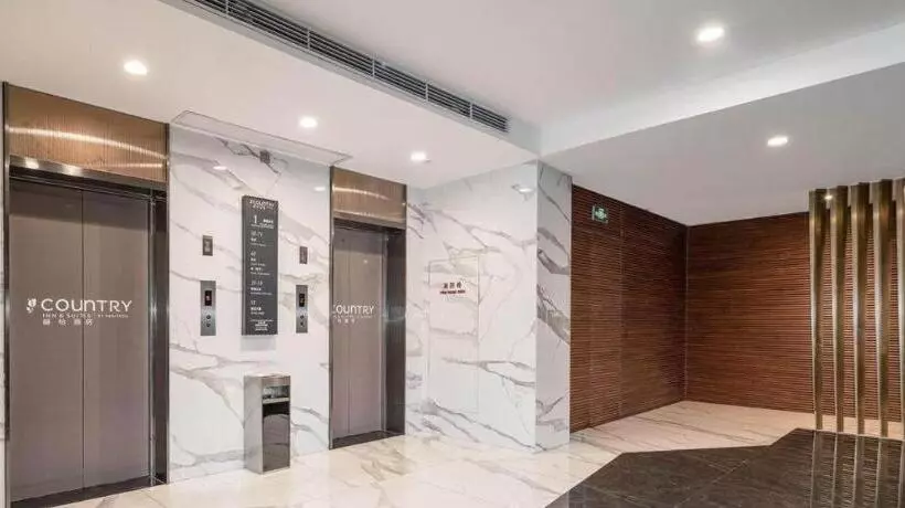Hotelli Country Inn & Suites By Radisson Shantou 1981 The Mixc Railway Station