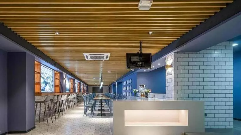 Hotelli Country Inn & Suites By Radisson Shantou 1981 The Mixc Railway Station