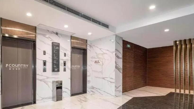 Hotelli Country Inn & Suites By Radisson Shantou 1981 The Mixc Railway Station