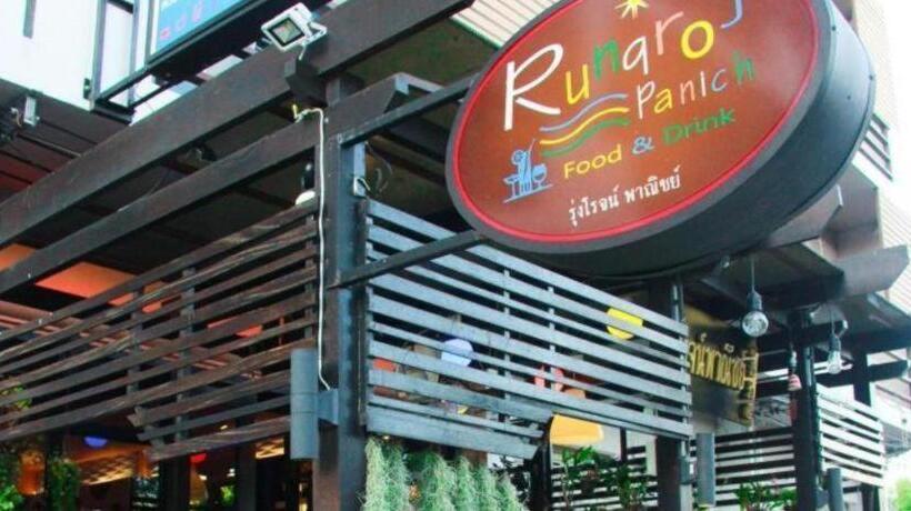 ホテル Rungroj Panich