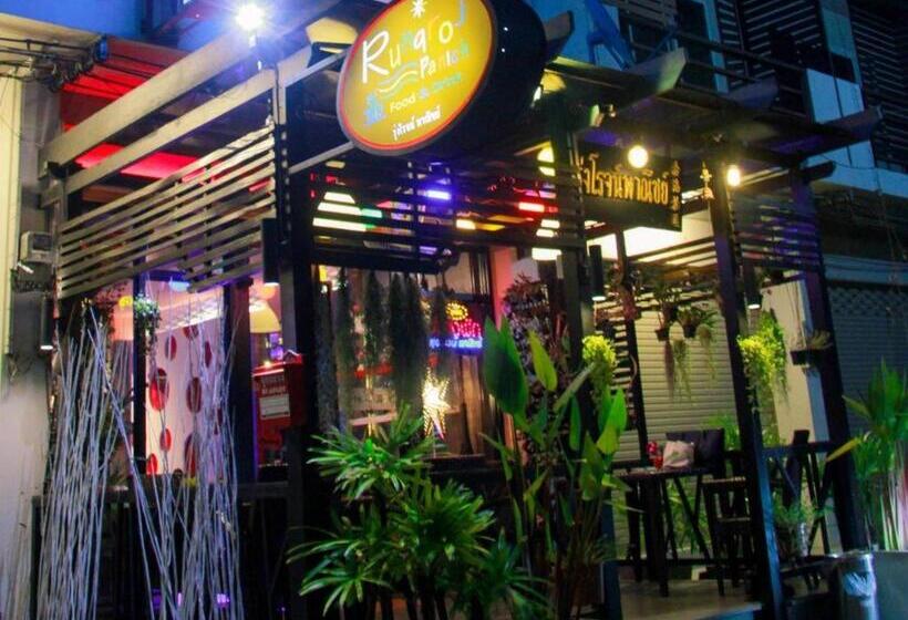 ホテル Rungroj Panich