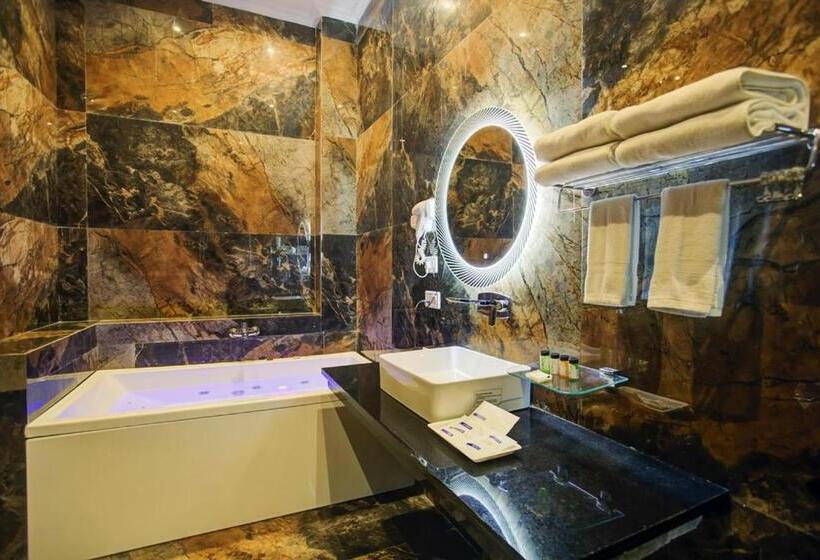 호텔 Sarovar Portico Saharanpur