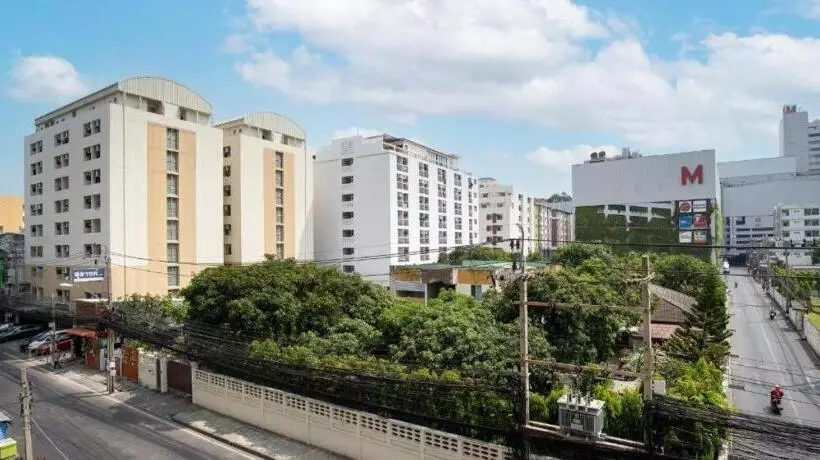 Hotelli Surang Mansion