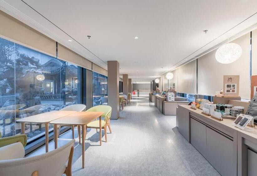 Ji Hotel Suzhou Baodai Road Metro Station