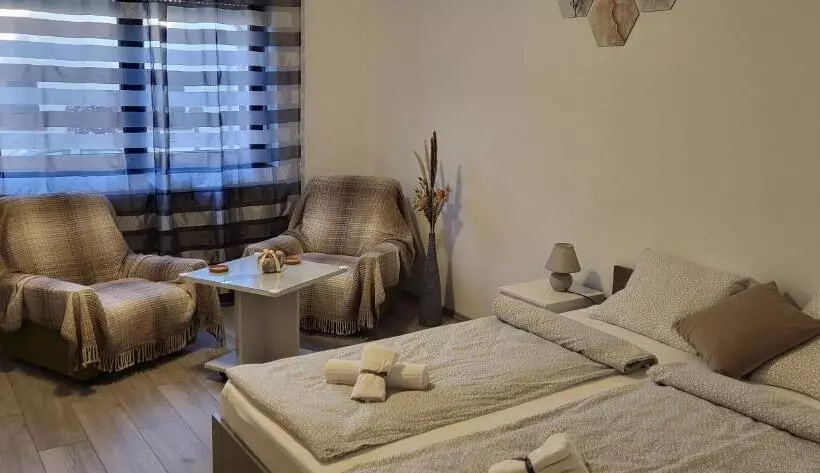 ペンション Aniiza Apartman 2