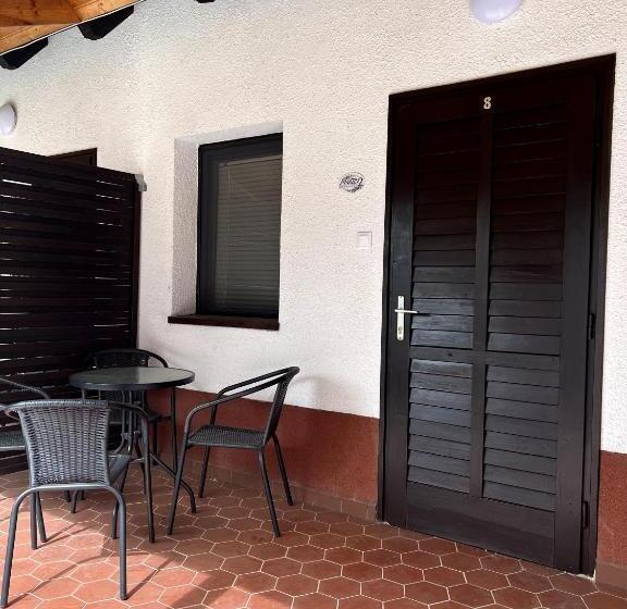 Пансион Aniiza Apartman 2