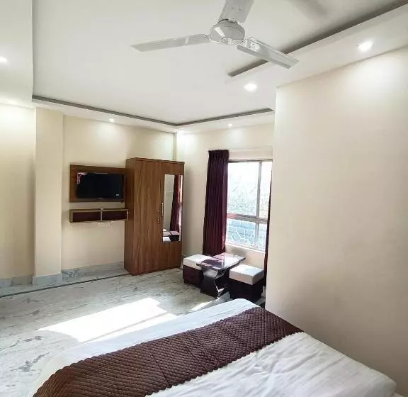 Super Oyo Hotel Danish Dreamstay