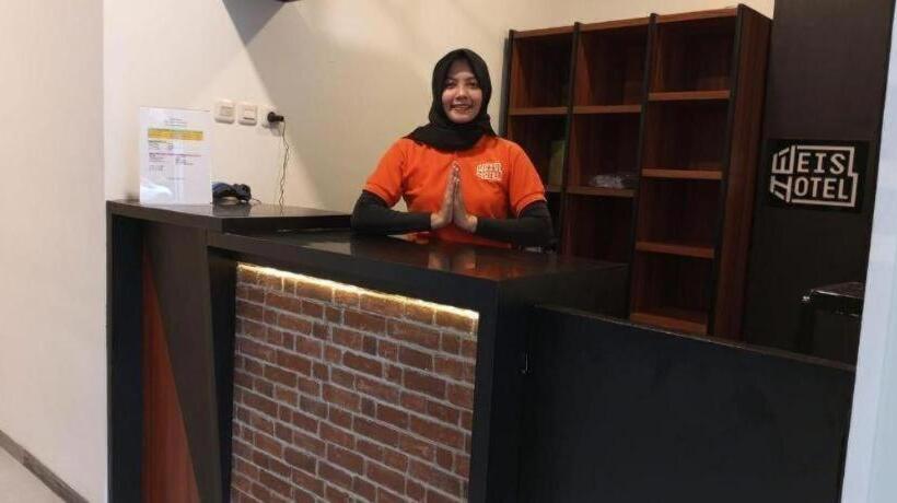 Weis Hotel Simpang Lima Semarang