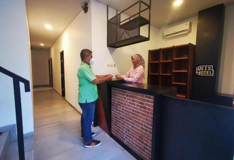 Weis Hotel Simpang Lima Semarang