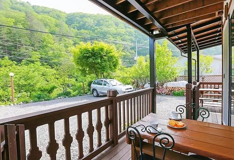 Yangyang Riverhill Pension