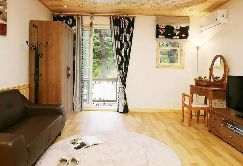 Yangyang Riverhill Pension