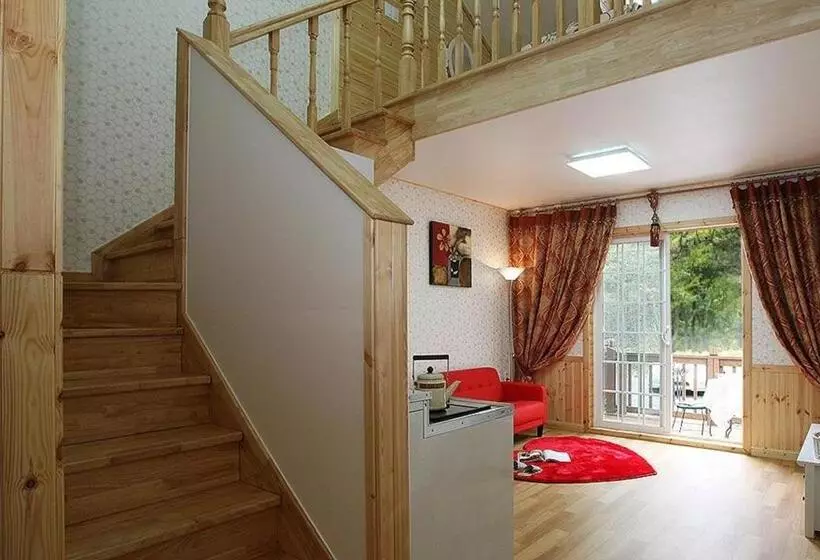 Yangyang Riverhill Pension