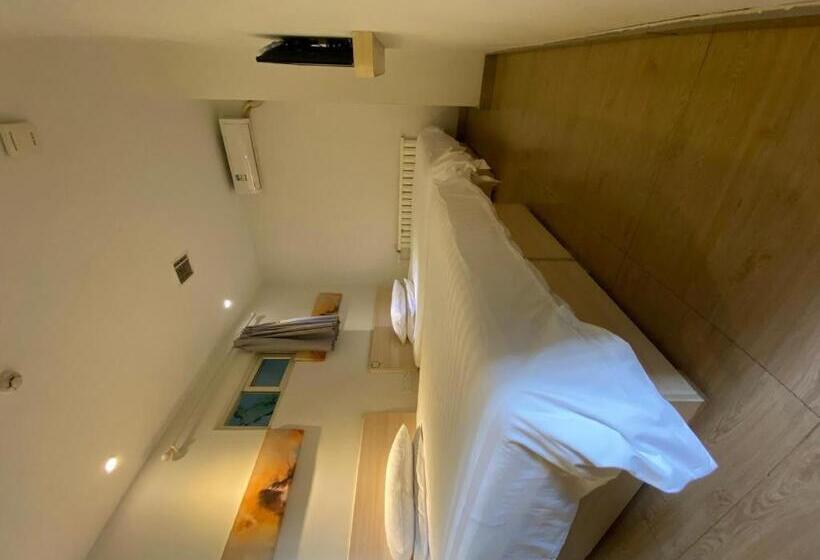 Hotel Hi Inn Weifang Railway Station Zhongbai Building