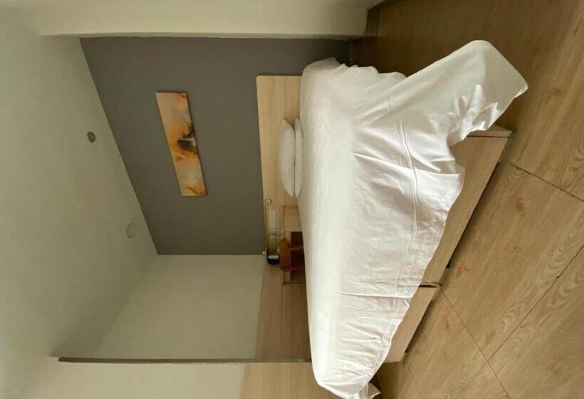 Hotel Hi Inn Weifang Railway Station Zhongbai Building