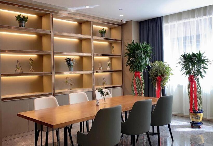 Starway Hotel Sanyuan Bus Station