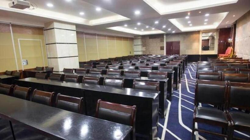 Chonpines Hotels·korla Jinxing