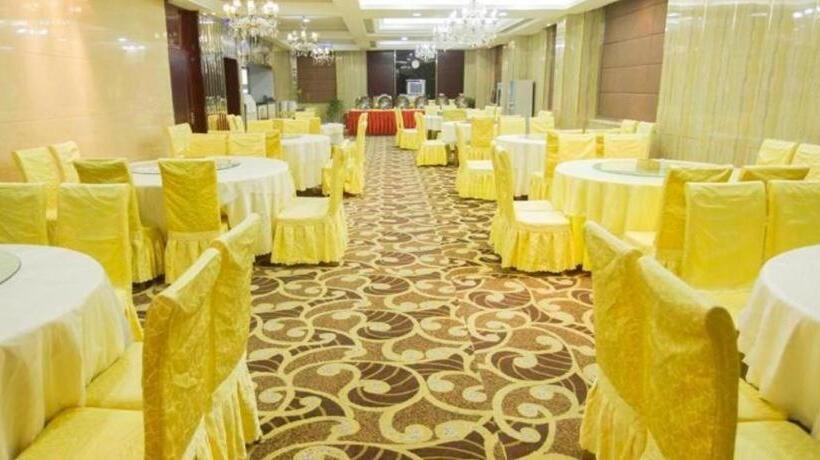 Chonpines Hotels·korla Jinxing