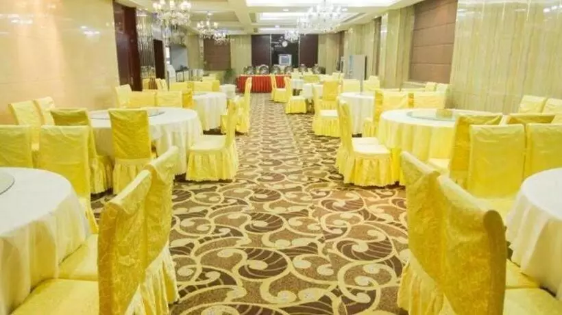 Chonpines Hotels·korla Jinxing