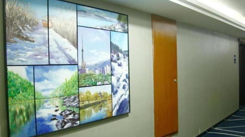 Chonpines Hotels·korla Jinxing