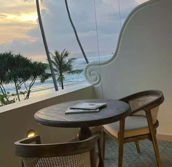 Hotelli Candella House