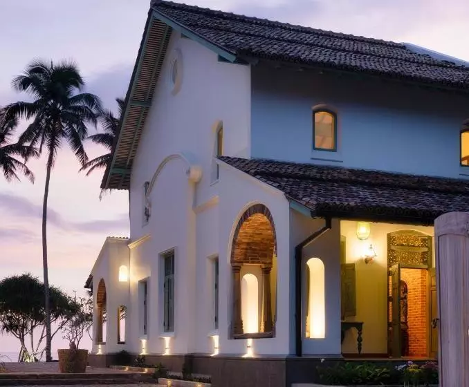 Hotelli Candella House