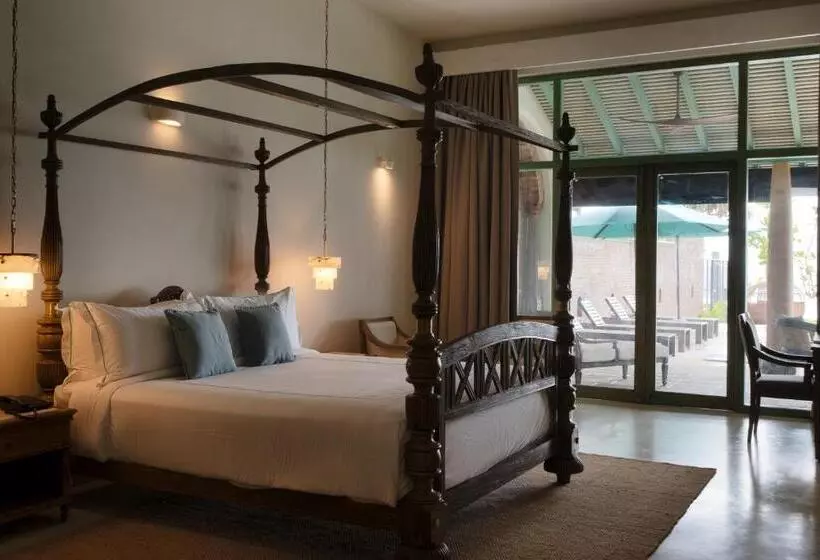 Hotelli Candella House