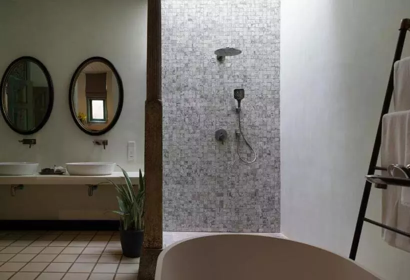 Hotelli Candella House