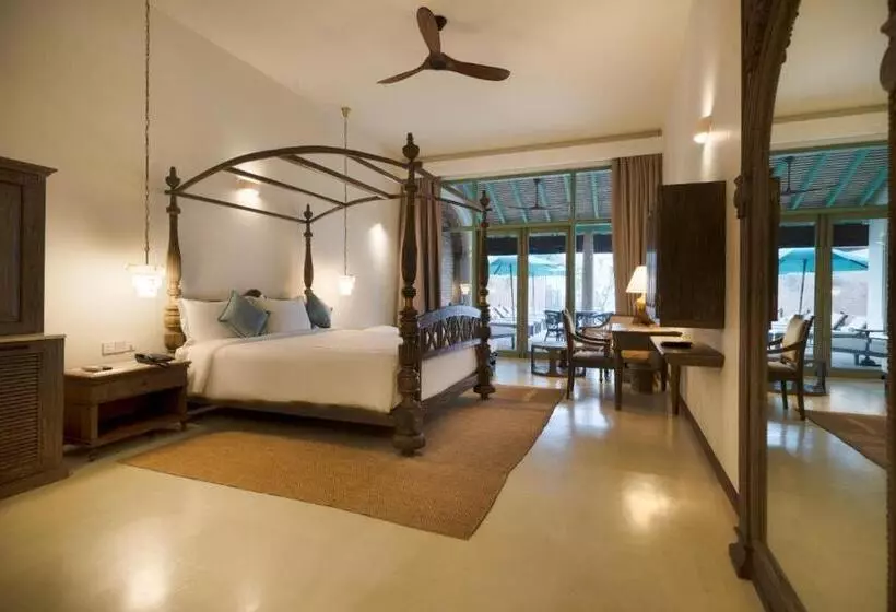 Hotelli Candella House