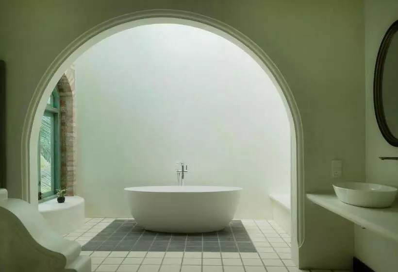 Hotelli Candella House