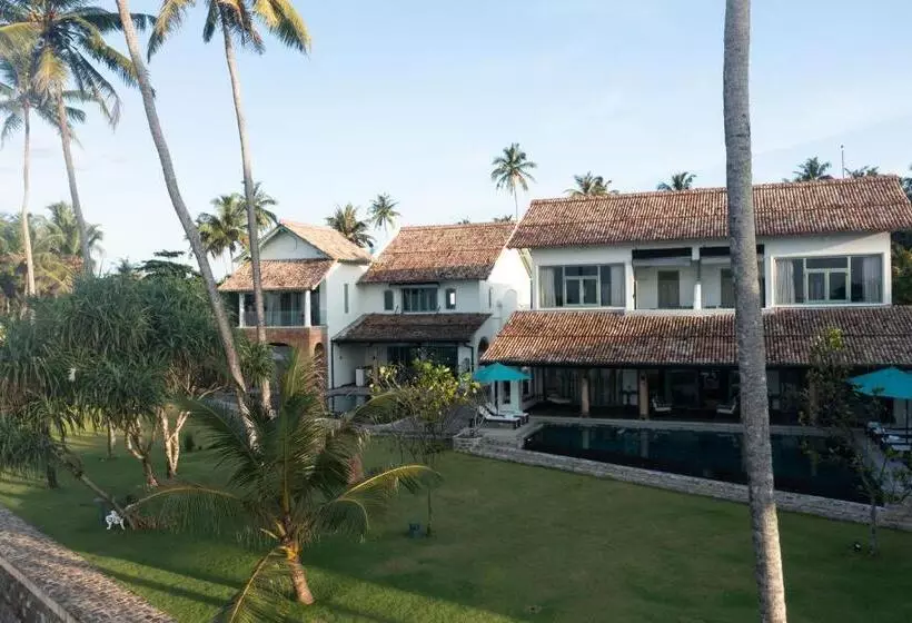 Hotelli Candella House