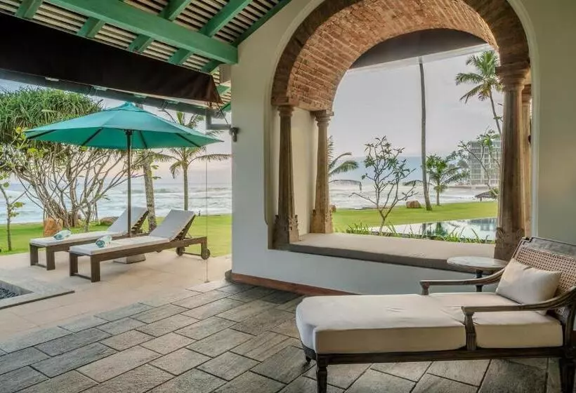 Hotelli Candella House