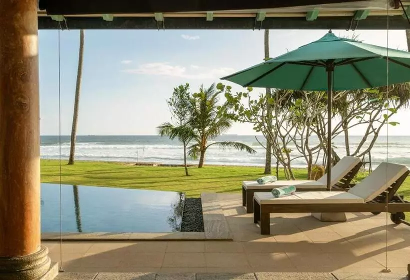 Hotelli Candella House