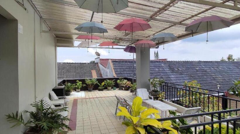 Hotel Komajaya Komaratih