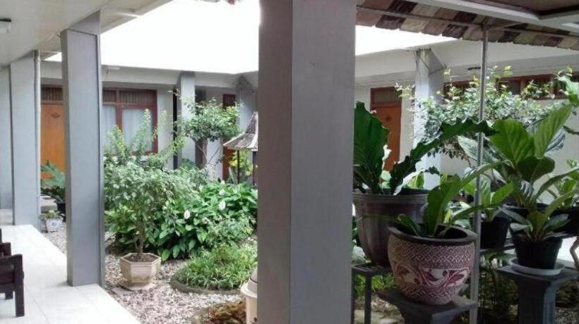 Hotel Komajaya Komaratih