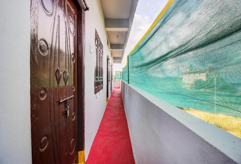 בית מלון כפרי Oyo A1 Guest House