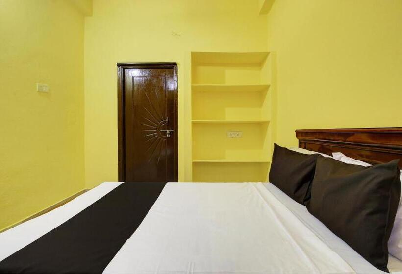 בית מלון כפרי Oyo A1 Guest House